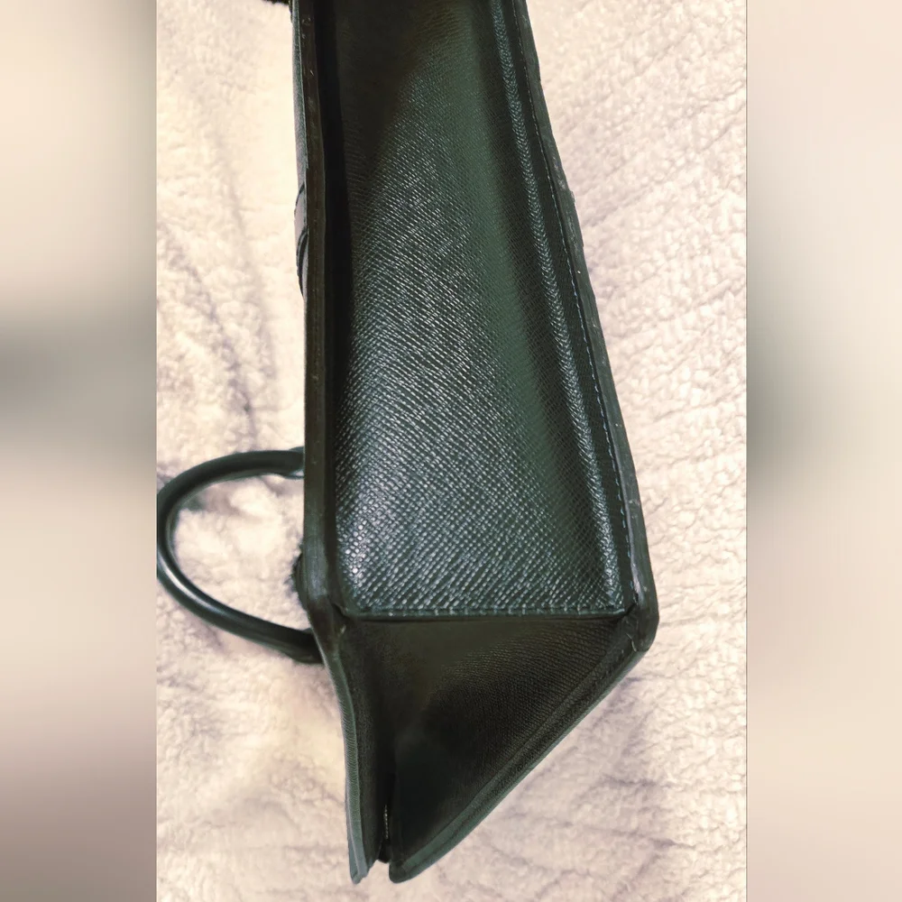 Louis Vuitton Porte Documents Lozan in Dark Green Taiga Leather VI0996